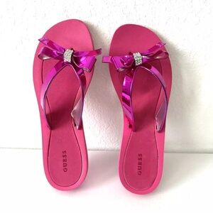 Guess Tutu Bow Detail Flip Flop Sandals 7M  -Dark Pink-